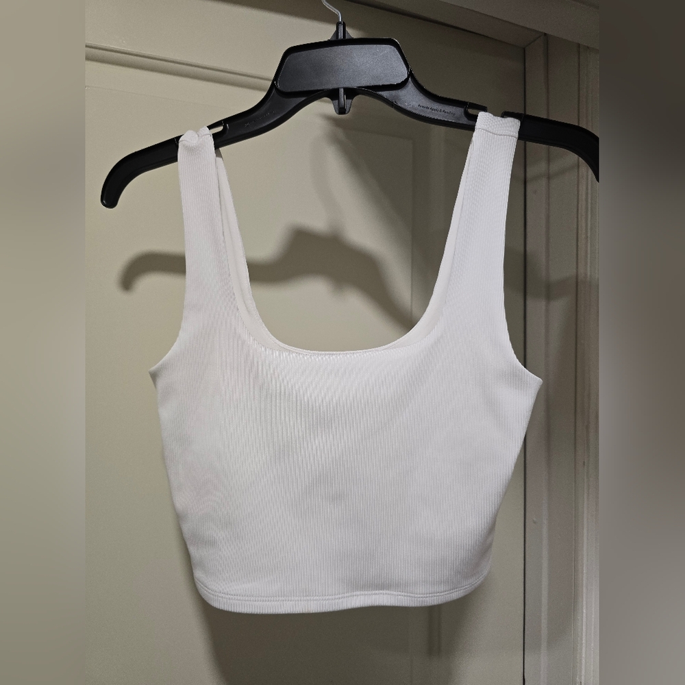 Express Body Contour Ribbed Crop Tank - Picture 2 of 4